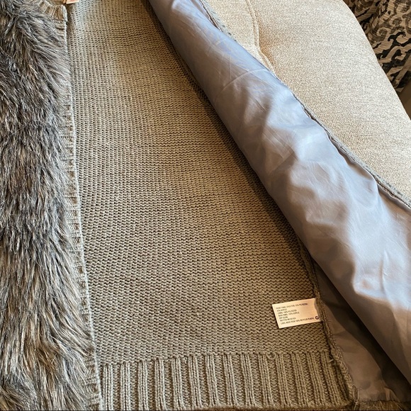 Xhiliration - Gray Fur Vest. Excellent condition. Size Large. - Picture 4 of 5